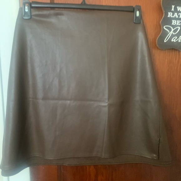 NWT Old Navy Faux Leather High Waisted Mini Skirt - Picture 3 of 4